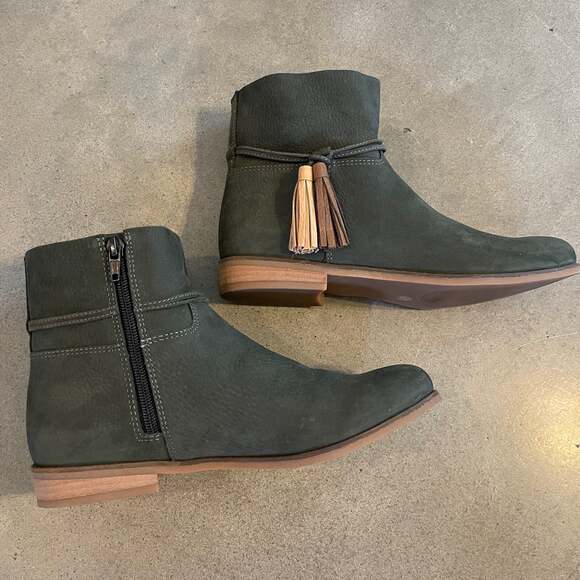 Lucky Brand Gloriana Leather suede Flat Low Tassel Ankle Bootie Dark Green 7.5 - Picture 7 of 11